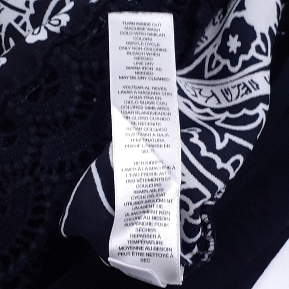 Chico's Scoop Neck Keyhole Blouse Size Medium - Picture 5 of 6